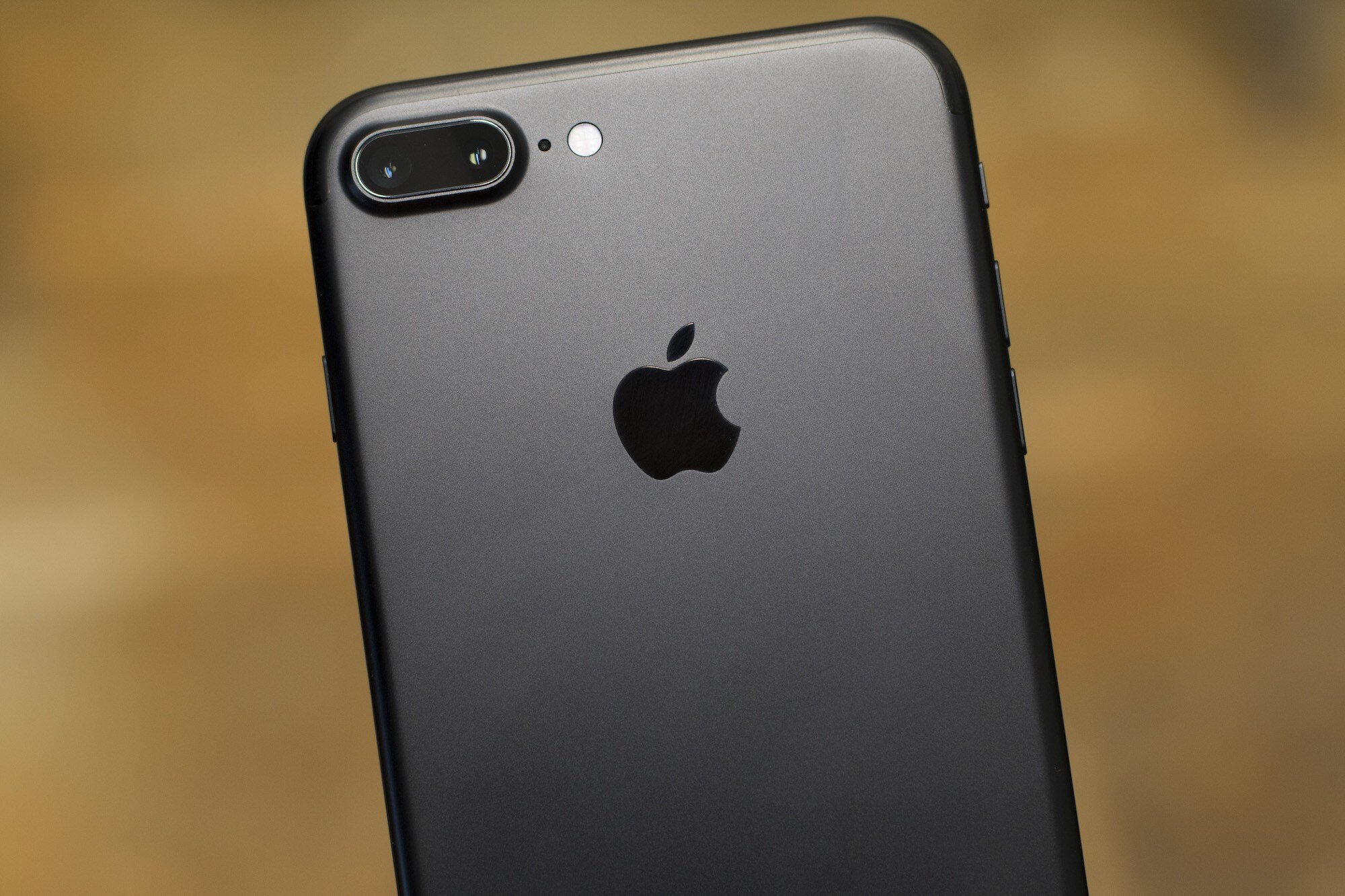 3467_iPhone-7-Plus-Hero