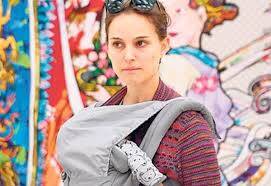 Natalie Portman Bebeğiyle Gezmelerde