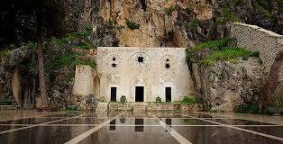 8 Cm Güneye Eğik Olan Kilise Hangisidir